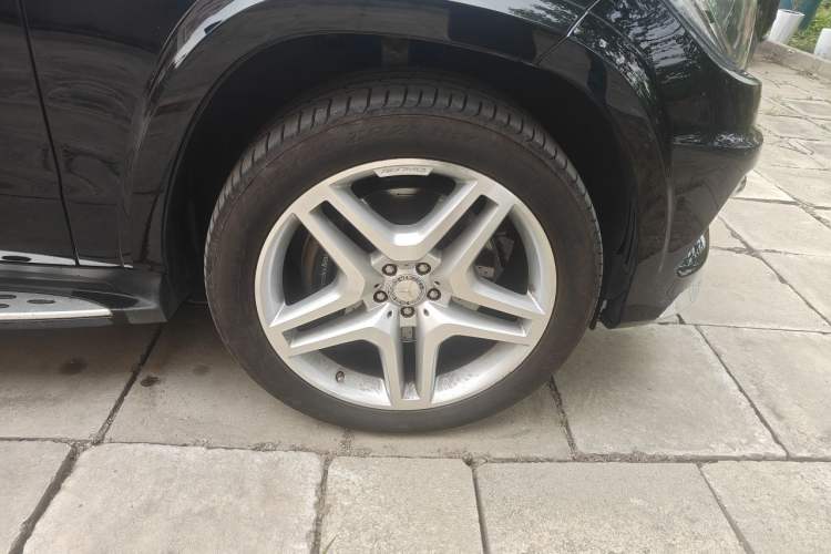 Used Mercedes-Benz GL-Class 2013 GL 500 4MATIC Right Front Wheel Hub