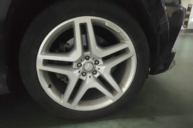 Used Mercedes-Benz GL-Class 2013 GL 500 4MATIC Right Front Wheel Hub