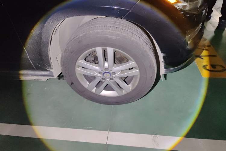 Used Mercedes-Benz GL-Class  Right Front Wheel Hub