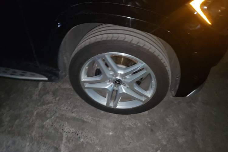Used Mercedes-Benz GL-Class  Right Front Wheel Hub