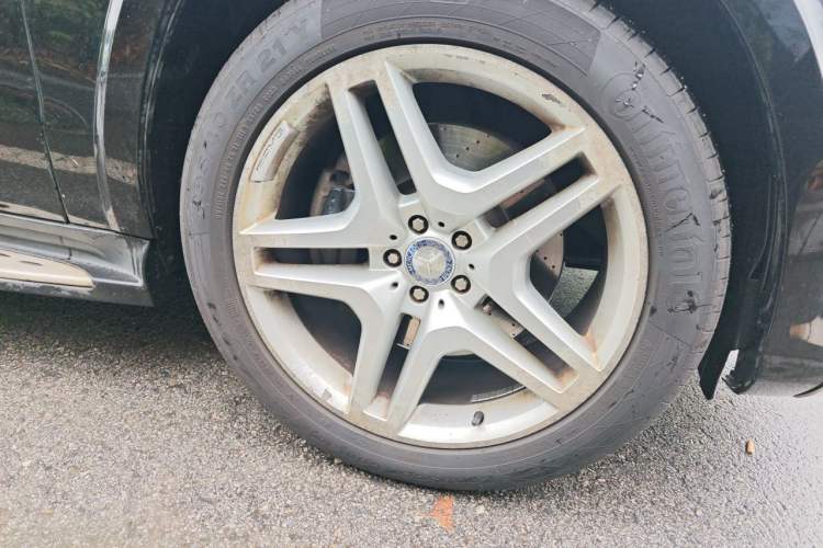 Used Mercedes-Benz GL-Class 2013 GL 500 4MATIC Right Front Wheel Hub