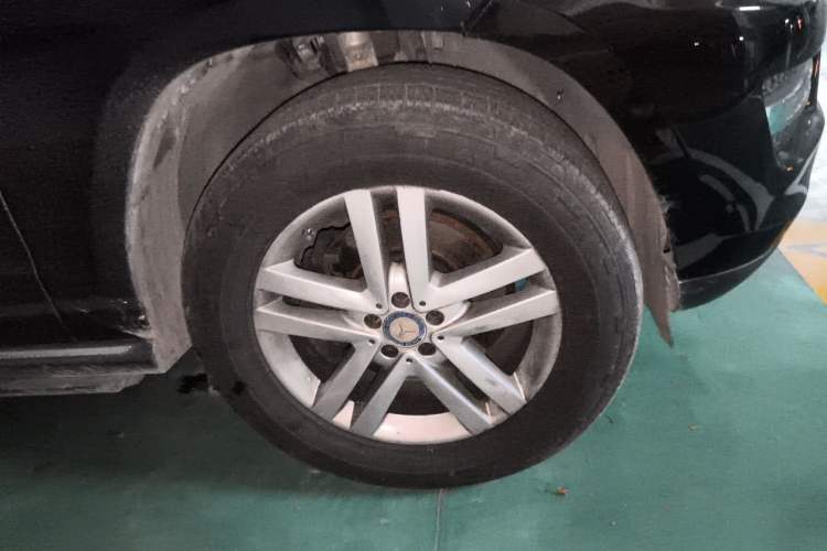 Used Mercedes-Benz GL-Class  Right Front Wheel Hub