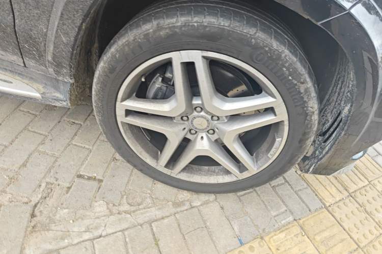 Used Mercedes-Benz GL-Class 2013 GL 500 4MATIC Right Front Wheel Hub