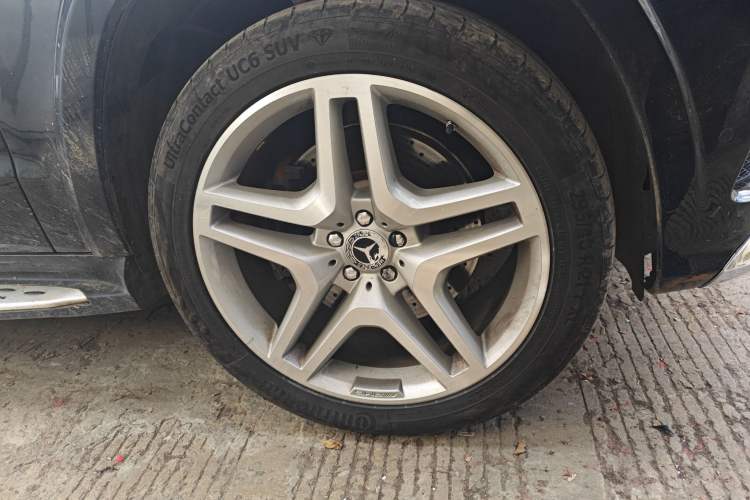 Used Mercedes-Benz GL-Class 2013 GL 500 4MATIC Right Front Wheel Hub