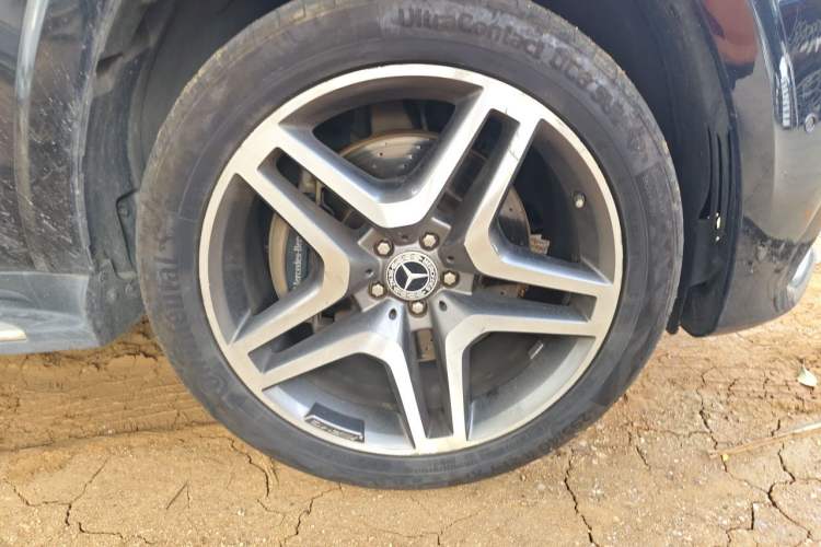 Used Mercedes-Benz GL-Class 2013 GL 500 4MATIC Right Front Wheel Hub