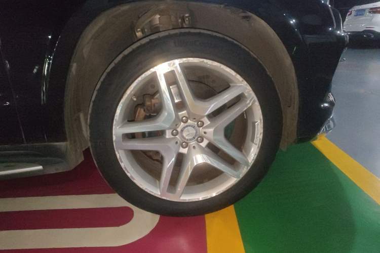 Used Mercedes-Benz GL-Class 2013 GL 500 4MATIC Right Front Wheel Hub