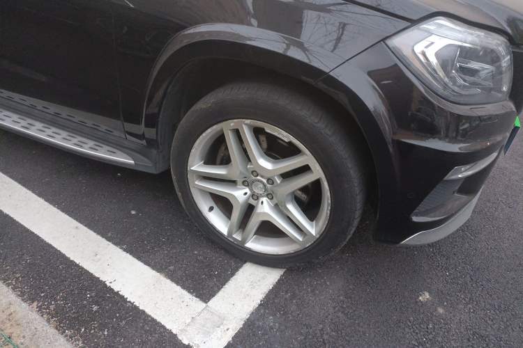 Used Mercedes-Benz GL-Class 2013 GL 500 4MATIC Right Front Wheel Hub