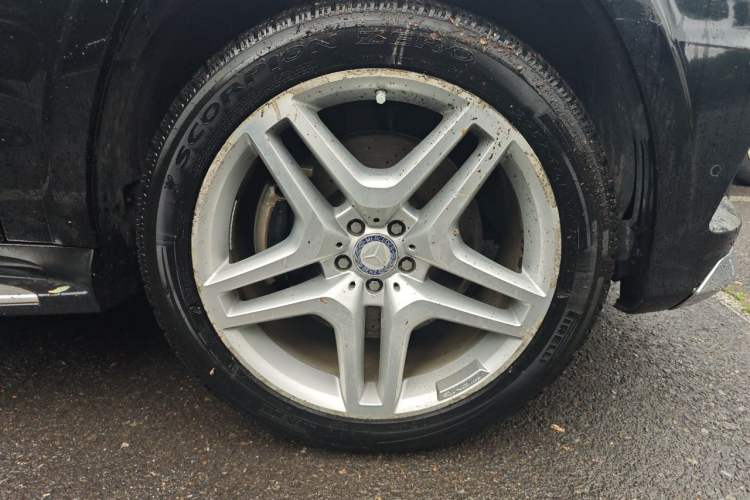 Used Mercedes-Benz GL-Class 2013 GL 500 4MATIC Right Front Wheel Hub