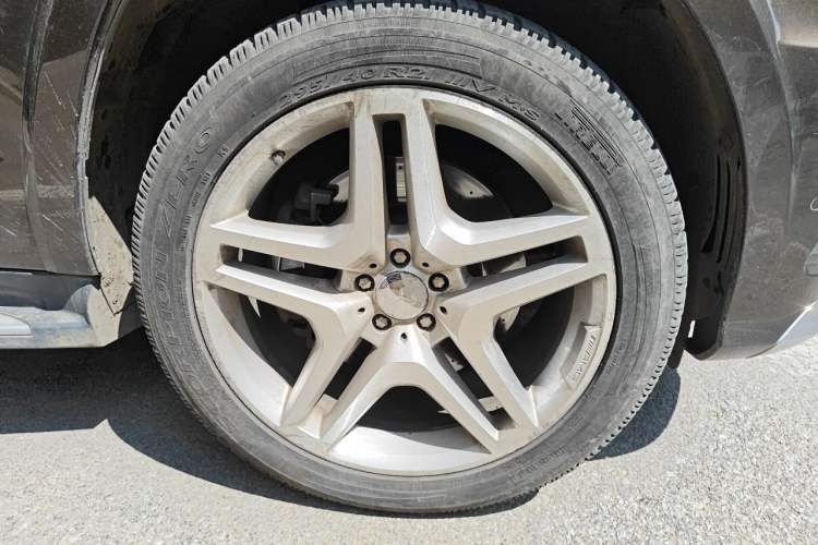 Used Mercedes-Benz GL-Class 2013 GL 500 4MATIC Right Front Wheel Hub