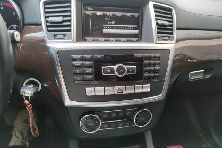 Used Mercedes-Benz GL-Class  Audio And AC Panel