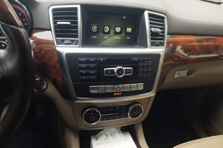 Used Mercedes-Benz GL-Class  Audio And AC Panel