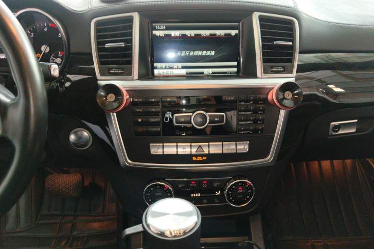 Used Mercedes-Benz GL-Class  Audio And AC Panel
