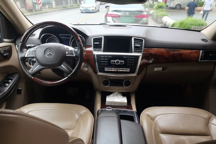 Used Mercedes-Benz GL-Class  Center Console