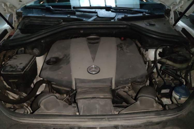 Used Mercedes-Benz GL-Class  Engine Bay