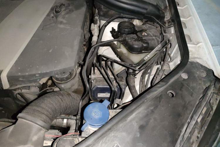 Used Mercedes-Benz GL-Class  Engine Bay Left