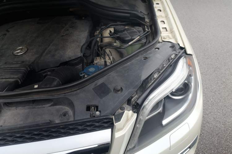 Used Mercedes-Benz GL-Class  Engine Bay Left