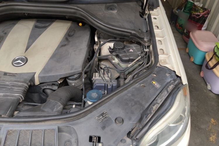 Used Mercedes-Benz GL-Class  Engine Bay Left