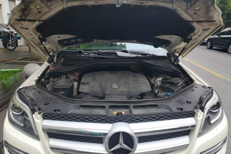 Used Mercedes-Benz GL-Class  Engine Bay