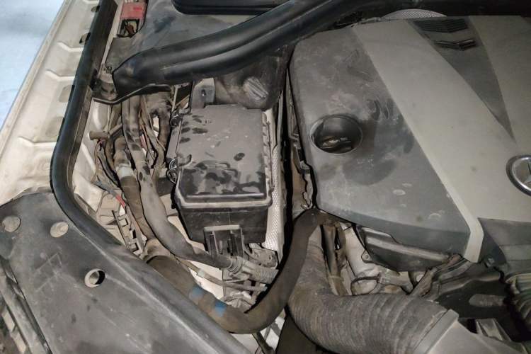 Used Mercedes-Benz GL-Class  Engine Bay Right