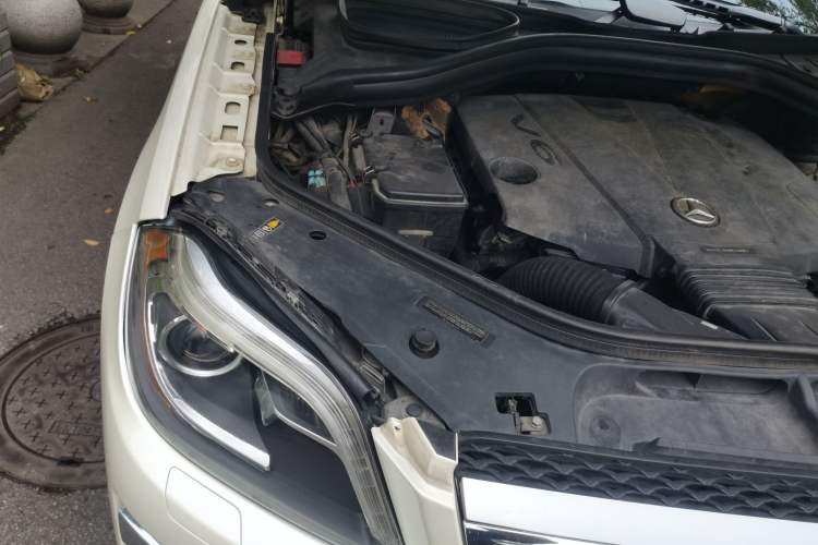 Used Mercedes-Benz GL-Class  Engine Bay Right