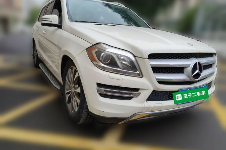 Used Mercedes-Benz GL-Class  Front Right 45 Deg
