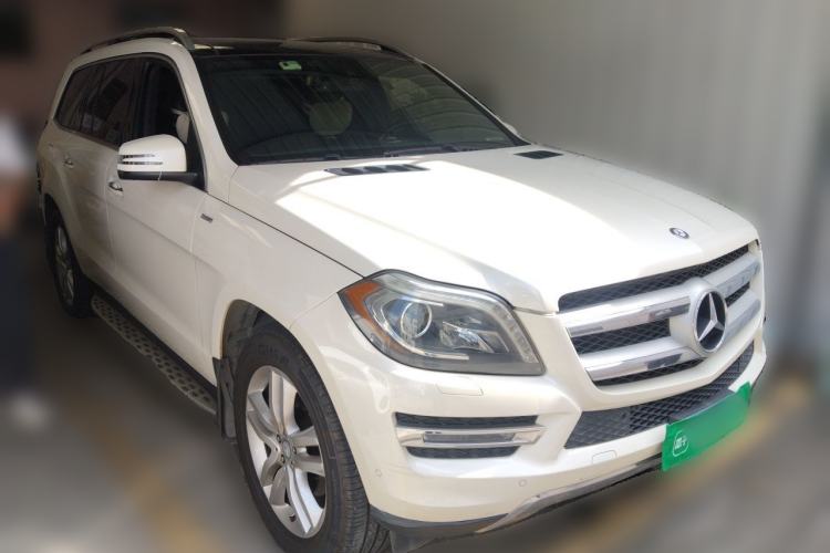 Used Mercedes-Benz GL-Class  Front Right 45 Deg