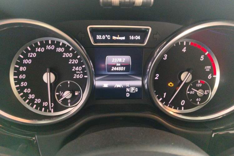 Used Mercedes-Benz GL-Class  Odometer Close Up