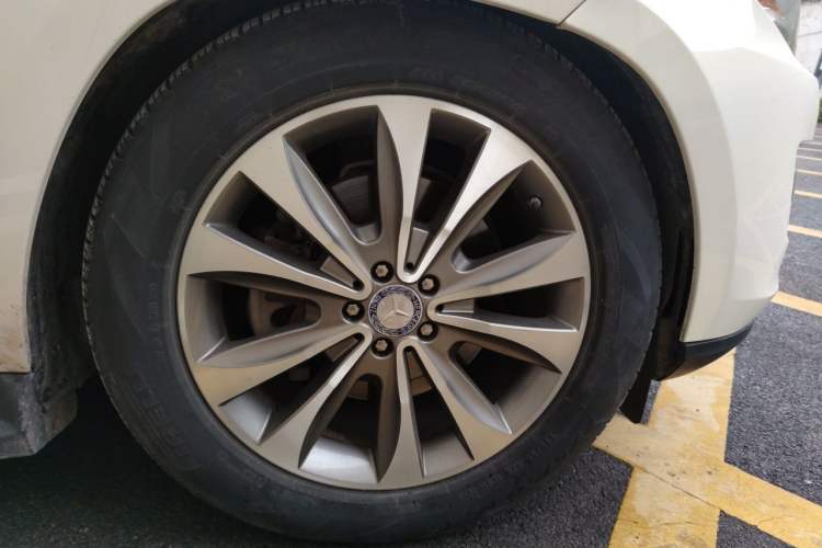 Used Mercedes-Benz GL-Class  Right Front Wheel Hub