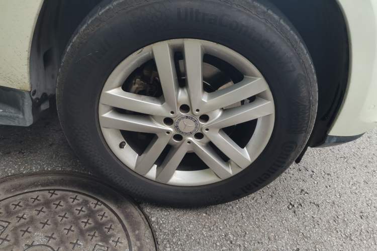Used Mercedes-Benz GL-Class  Right Front Wheel Hub