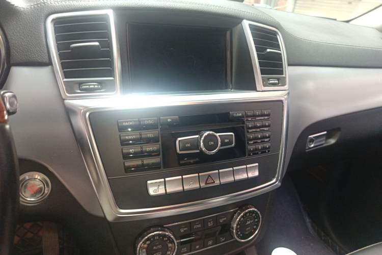 Used Mercedes-Benz GL-Class 2014 GL 400 4MATIC Dynamic Model Audio And AC Panel