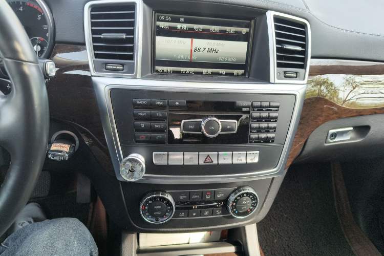 Used Mercedes-Benz GL-Class 2014 GL 350 CDI 4MATIC Audio And AC Panel