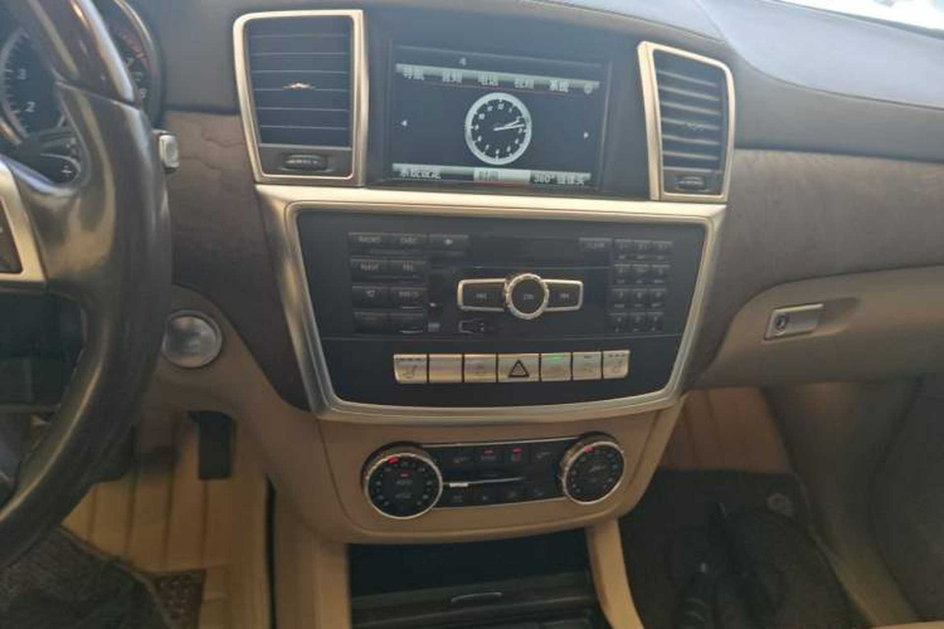 Used Mercedes-Benz GL-Class 2014 GL 400 4MATIC Luxury Model Audio And AC Panel