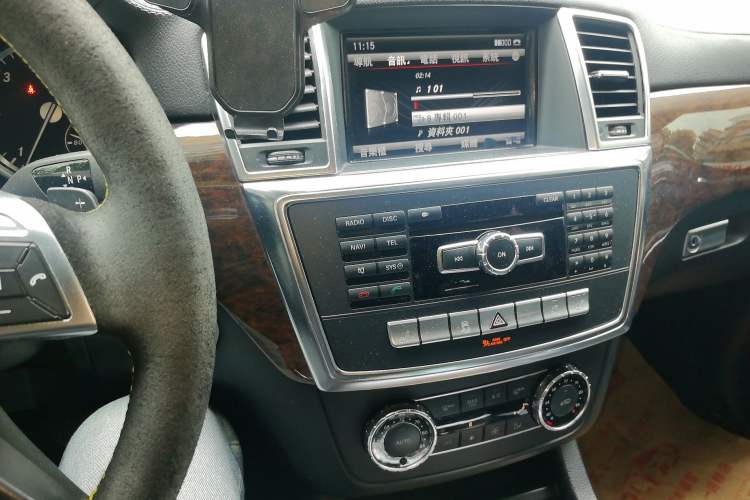 Used Mercedes-Benz GL-Class 2014 GL 350 CDI 4MATIC Audio And AC Panel