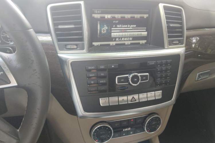 Used Mercedes-Benz GL-Class 2014 GL 350 CDI 4MATIC Audio And AC Panel