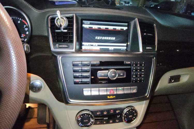 Used Mercedes-Benz GL-Class  Audio And AC Panel