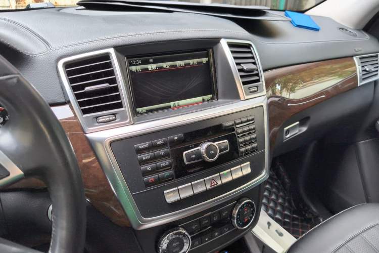 Used Mercedes-Benz GL-Class 2014 GL 350 CDI 4MATIC Audio And AC Panel