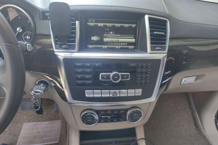 Used Mercedes-Benz GL-Class 2014 GL 350 CDI 4MATIC Audio And AC Panel