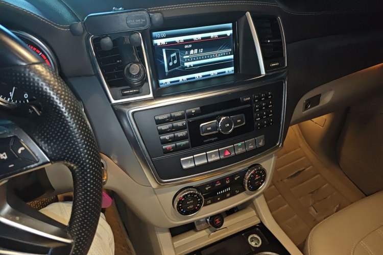 Used Mercedes-Benz GL-Class 2014 GL 400 4MATIC Dynamic Model Audio And AC Panel