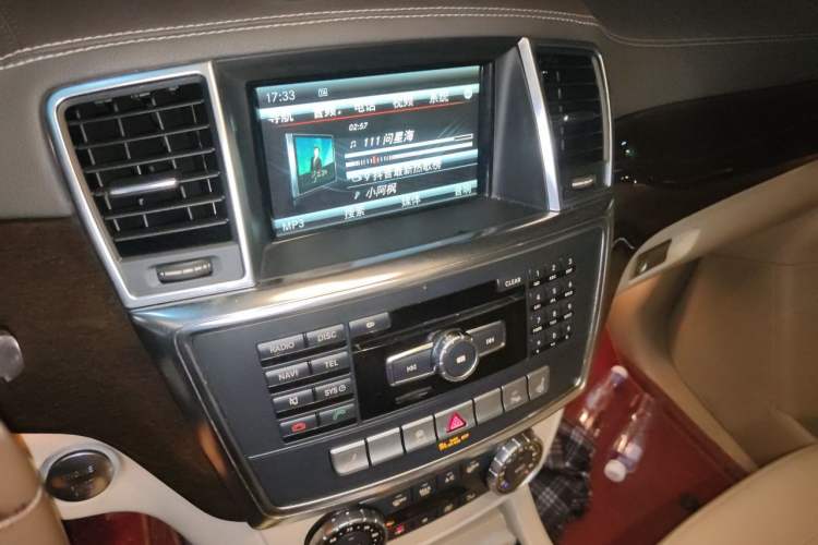 Used Mercedes-Benz GL-Class  Audio And AC Panel