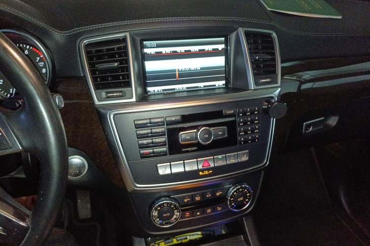 Used Mercedes-Benz GL-Class  Audio And AC Panel