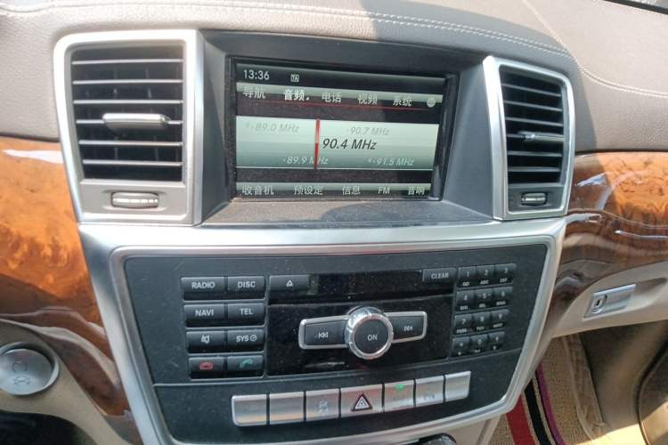 Used Mercedes-Benz GL-Class  Audio And AC Panel