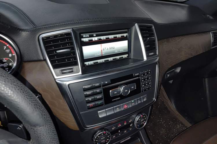 Used Mercedes-Benz GL-Class 2014 GL 400 4MATIC Luxury Model Audio And AC Panel