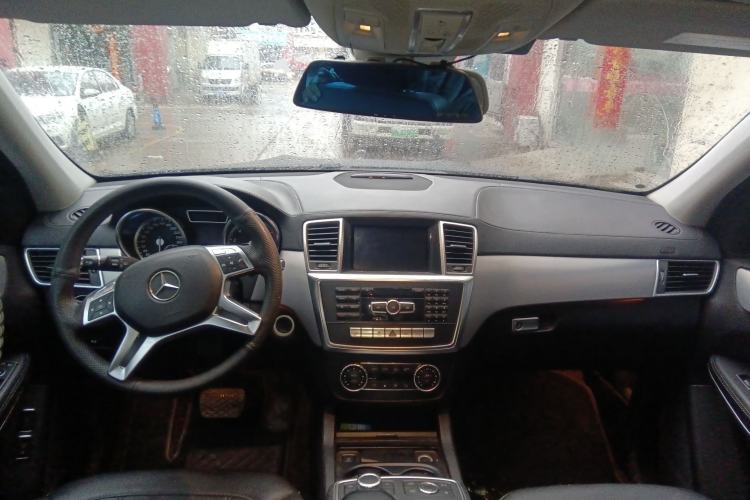Used Mercedes-Benz GL-Class 2014 GL 400 4MATIC Dynamic Model Center Console