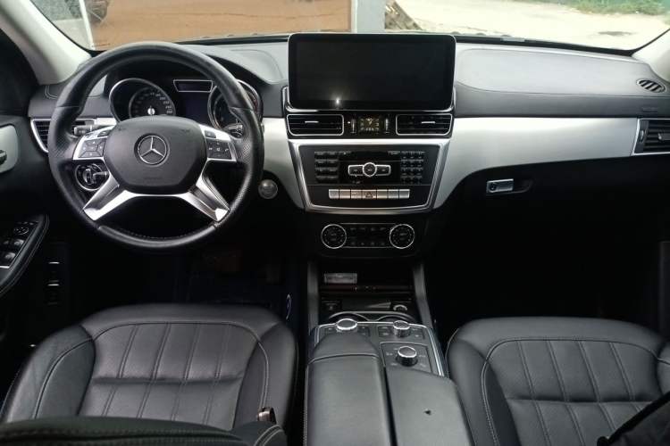 Used Mercedes-Benz GL-Class 2014 GL 400 4MATIC Dynamic Model Center Console