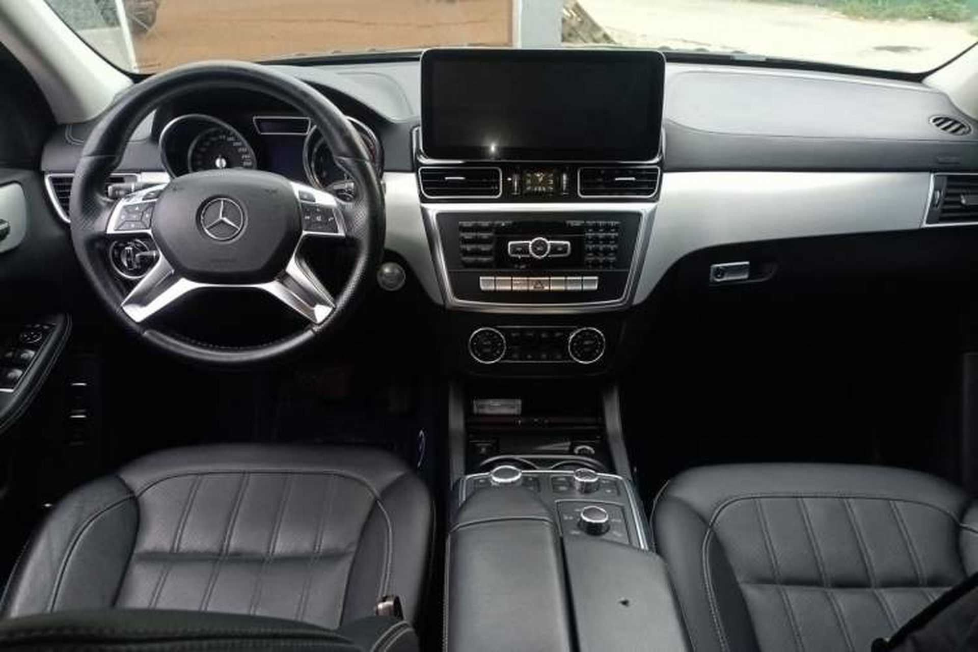 Used Mercedes-Benz GL-Class 2014 GL 400 4MATIC Dynamic Model Center Console