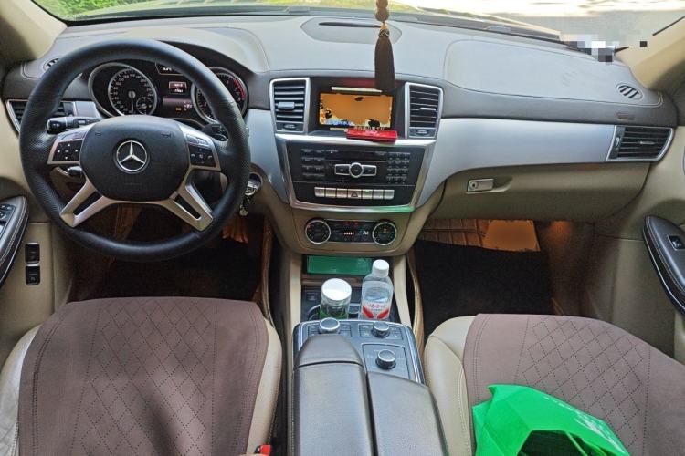 Used Mercedes-Benz GL-Class 2014 GL 400 4MATIC Dynamic Model Center Console