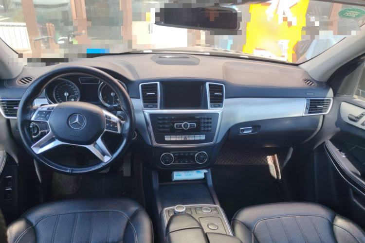 Used Mercedes-Benz GL-Class 2014 GL 400 4MATIC Dynamic Model Center Console