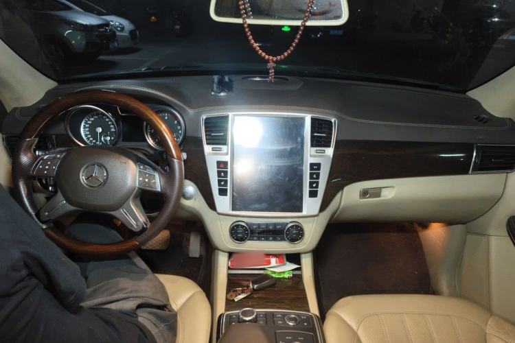 Used Mercedes-Benz GL-Class 2014 GL 350 CDI 4MATIC Center Console