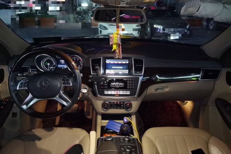 Used Mercedes-Benz GL-Class 2014 GL 400 4MATIC Dynamic Model Center Console