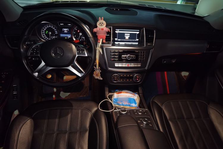 Used Mercedes-Benz GL-Class 2014 GL 400 4MATIC Dynamic Model Center Console
